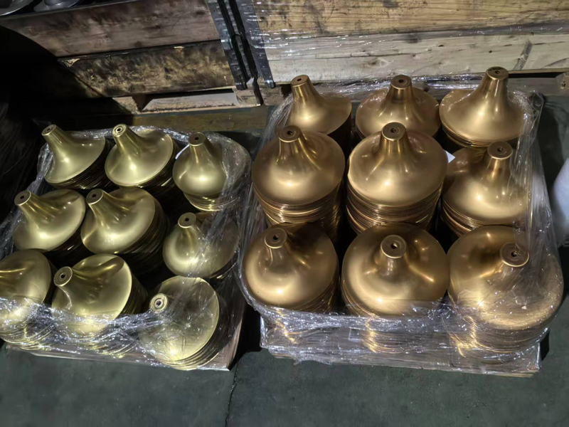 Pi&egrave;ces d&eacute;coratives fil&eacute;es en laiton